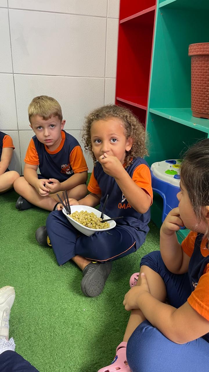 Aprendendo a letra E com o alimento ERVILHA — foto 7