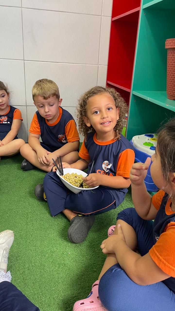 Aprendendo a letra E com o alimento ERVILHA — foto 8