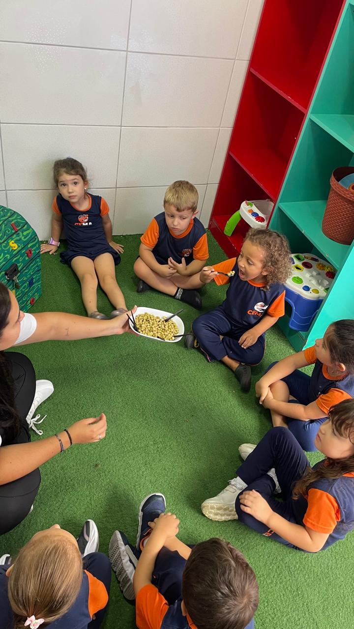 Aprendendo a letra E com o alimento ERVILHA