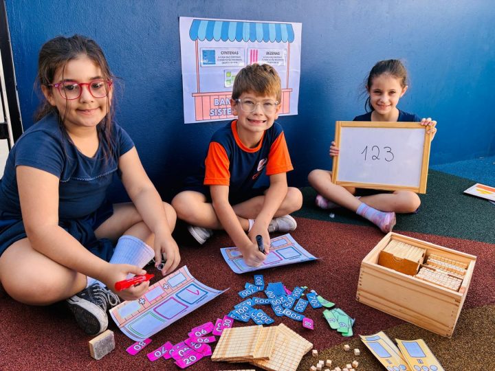 Aprendendo a decomposição dos números com o material dourado — foto 4